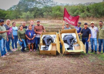 Gobierno de Sinaloa beneficia por primera vez a cooperativa de la Presa Las Higueras con motores y panga