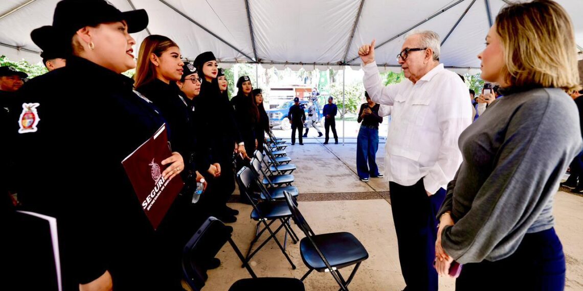 Agradeciendo el trabajo de los elementos de seguridad en Sinaloa, celebra Gobernador Rocha el Día del Policía