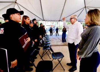 Agradeciendo el trabajo de los elementos de seguridad en Sinaloa, celebra Gobernador Rocha el Día del Policía