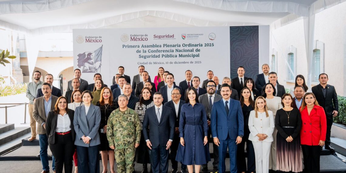 Juan de Dios Gámez participa en la Conferencia Nacional de Seguridad Pública Municipal; dialoga con Harfuch