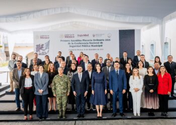 Juan de Dios Gámez participa en la Conferencia Nacional de Seguridad Pública Municipal; dialoga con Harfuch