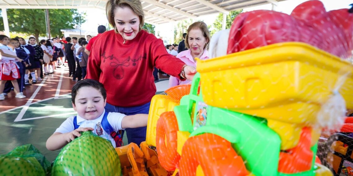 DIF Sinaloa lleva alegría y esperanza a la región del Évora con su caravana navideña