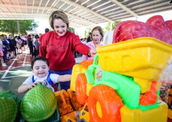 DIF Sinaloa lleva alegría y esperanza a la región del Évora con su caravana navideña