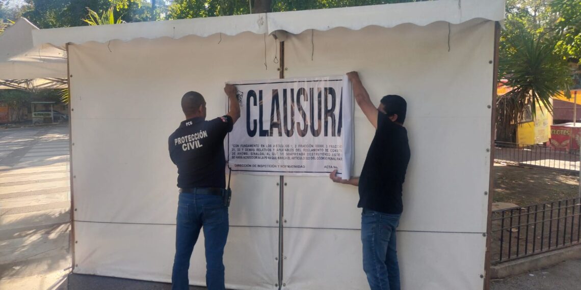 Clausuran dos puestos por venta ilegal de pirotecnia en la Plazuela 27 de Septiembre, en Los Mochis