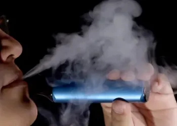 Senado aprueba reforma para sancionar la producción y comercialización de vapeadores