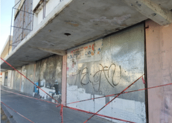 Canaco respalda demolición de marquesinas de “La Violeta” por riesgo a peatones.