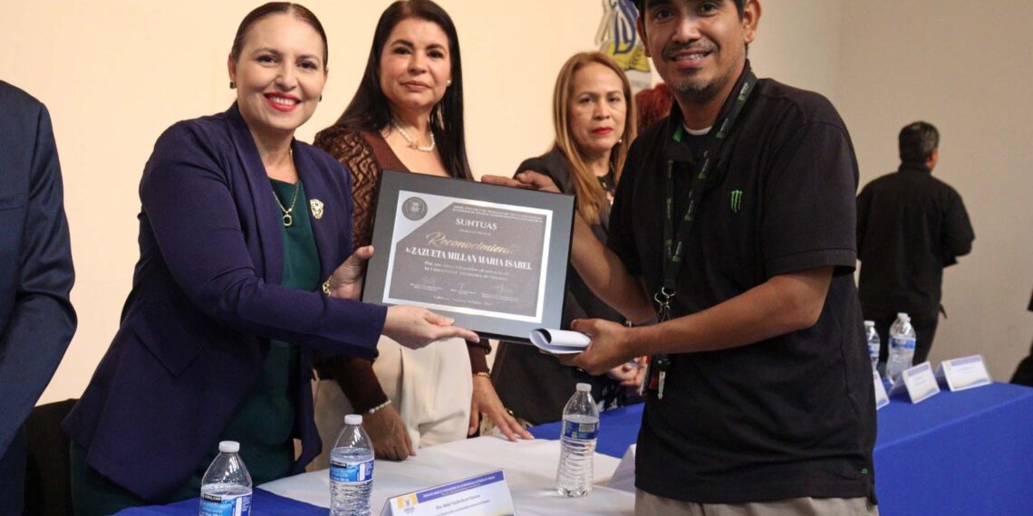 ¡Honor a quien honor merece! Entrega el SUNTUAS sección Administrativos e Intendencia el Fondo de Retiro 2025 y brinda reconocimientos a trabajadores con 25 años de ardua labor en la Casa Rosalina