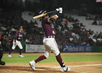 Tomateros da un golpe bajo a Venados de Mazatlán en una batalla del clásico sinaloense