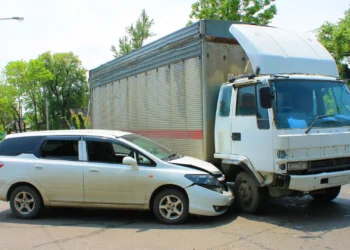 Accidente vial en la México 15 deja dos adultos mayores heridos en Guamúchil
