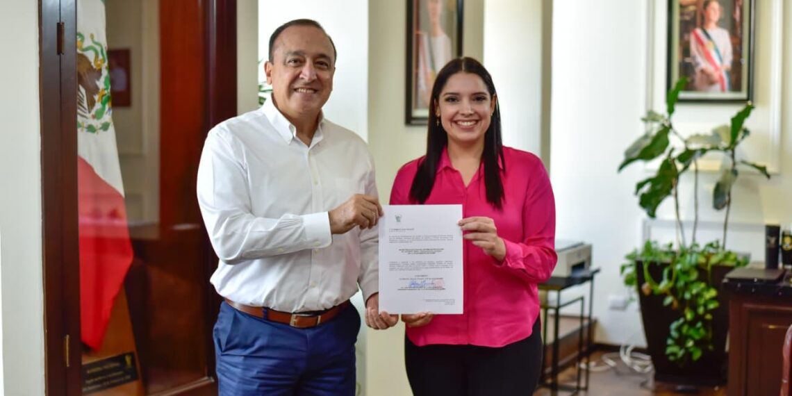 Alcalde Antonio Menéndez toma protesta a Elizabeth Chía como Secretaria Ejecutiva de SIPINNA Ahome