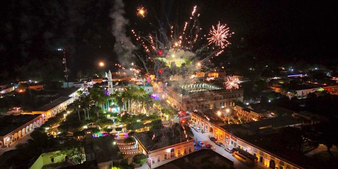 Con música y alegría, en El Fuerte celebran la llegada del 2026.
