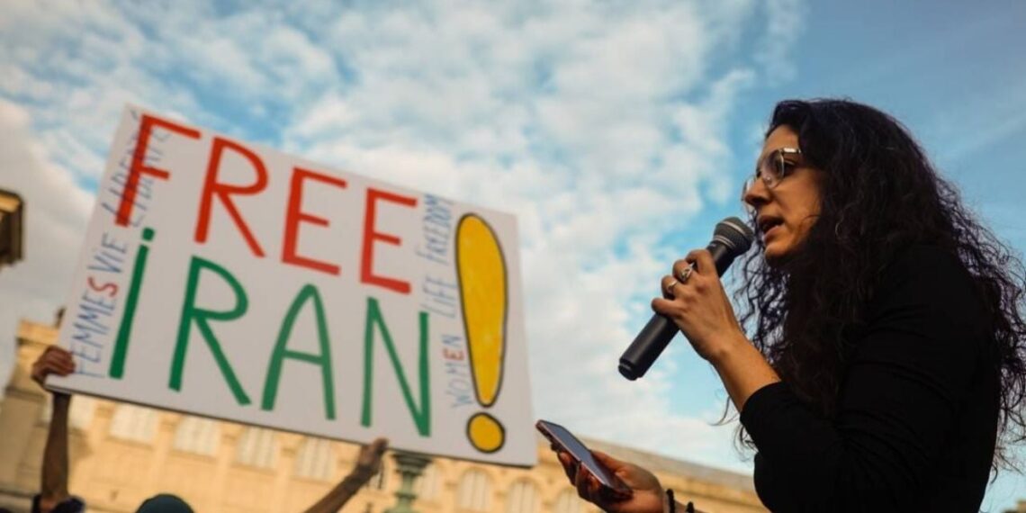 “No apunten sus armas al pueblo”: hackean televisión estatal de Irán para mostrar mensaje contra el gobierno