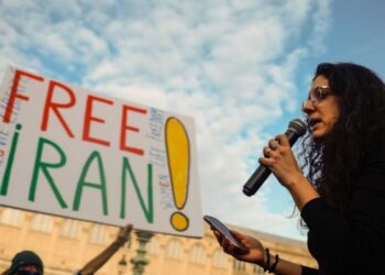 “No apunten sus armas al pueblo”: hackean televisión estatal de Irán para mostrar mensaje contra el gobierno