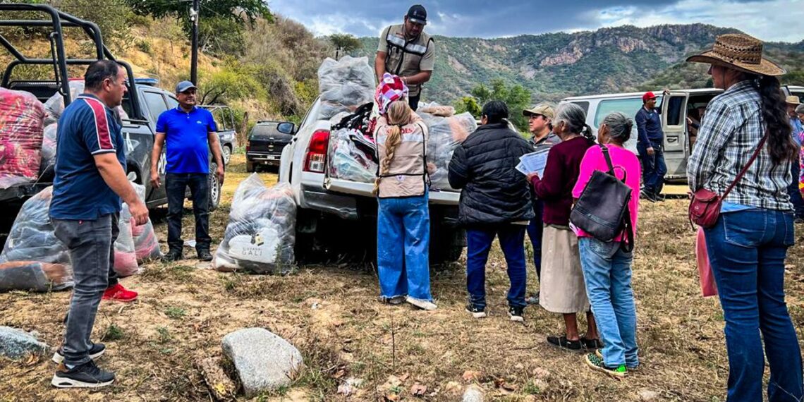 Ante el desarrollo de la tercera tormenta invernal, SEBIDES lleva abrigo a familias de Choix