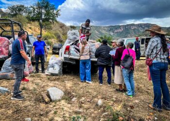 Ante el desarrollo de la tercera tormenta invernal, SEBIDES lleva abrigo a familias de Choix