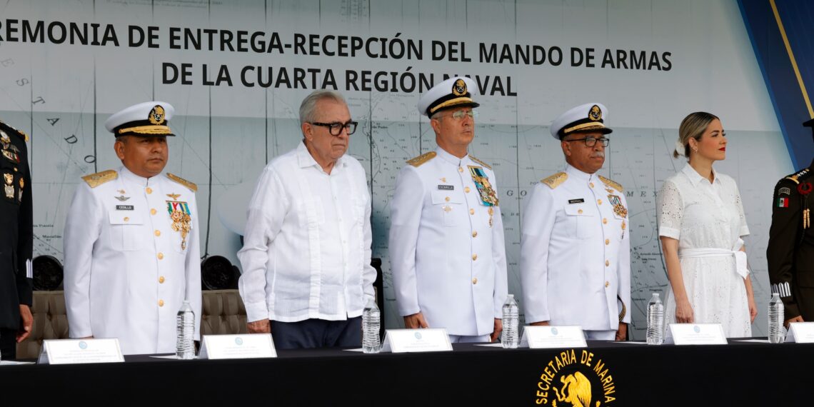 Gobernador Rocha Moya asistió al cambio de comandante de la Cuarta Región Naval