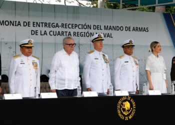 Gobernador Rocha Moya asistió al cambio de comandante de la Cuarta Región Naval