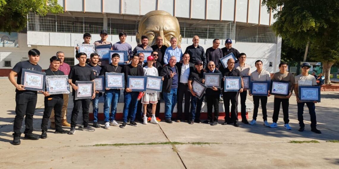 Reconocen a lo más destacado del boxeo y lucha libre del 2025 en Los Mochis