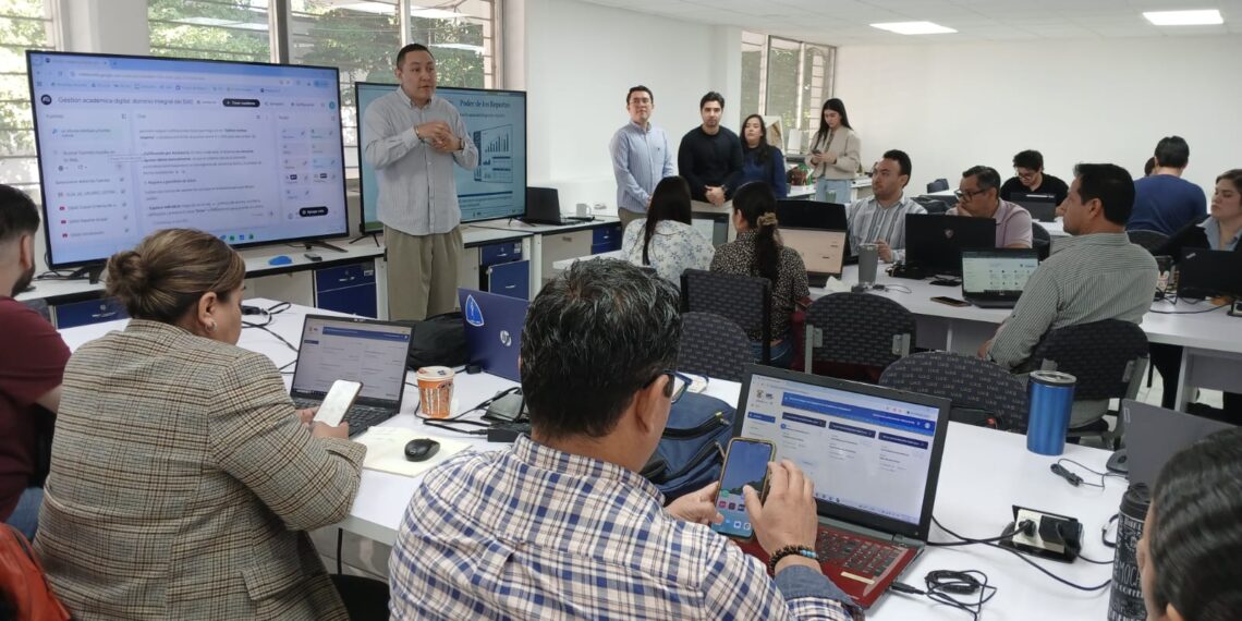 Fortalece la Facultad de Arquitectura de la UAS las competencias digitales de su planta docente; se actualizan en gestión académica y el uso del SIASE