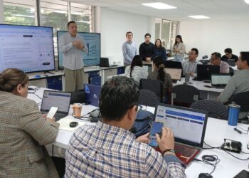 Fortalece la Facultad de Arquitectura de la UAS las competencias digitales de su planta docente; se actualizan en gestión académica y el uso del SIASE