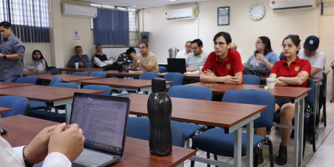 Investigadores de la UAS coordinan diseño de robots futbolistas para un evento tecnológico nacional convocado en el marco de la Copa del Mundo