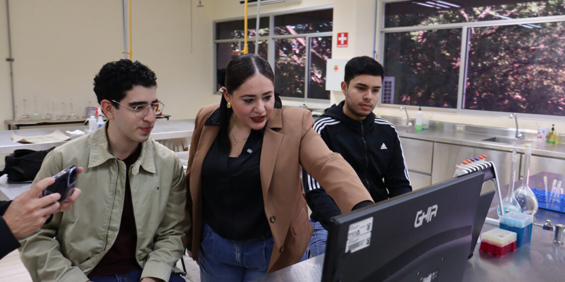 Destaca investigación de la UAS en Chile: estudiantes de la FCQB obtienen primer lugar en Congreso de péptidos terapéuticos en Latinoamérica