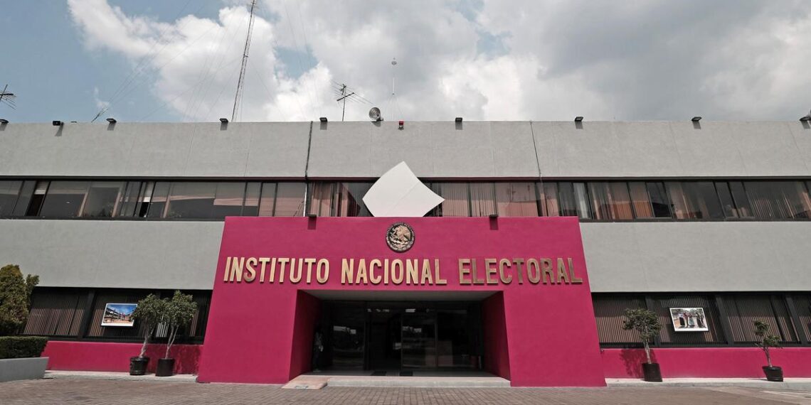 Va 4T por recorte de 20% a dinero de partidos políticos y eliminación de 132 plurinominales