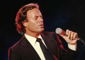 “Absolutamente falsas y me causan una gran tristeza”: Julio Iglesias tras denuncias de acoso sexual
