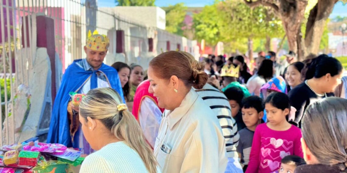 DIF El Fuerte celebra el Día de Reyes con niñas y niños del municipio