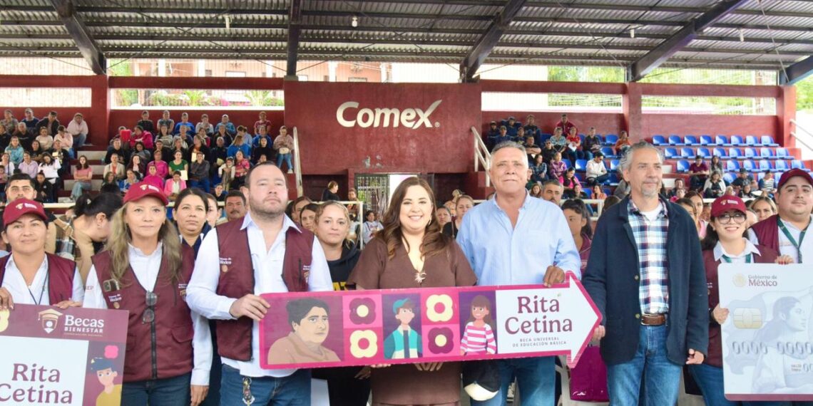 Entregan 280 Becas para el Bienestar “Rita Cetina” en el municipio de El Fuerte