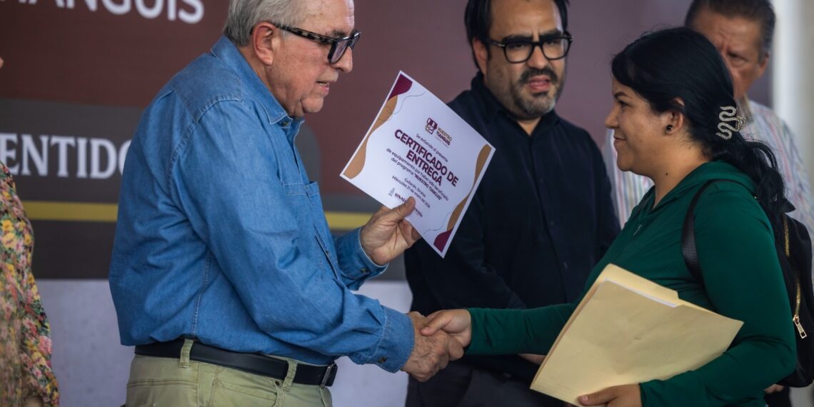 Vamos a seguir apoyando a los tianguistas; afirma Gobernador Rocha, al encabezar entrega de apoyos