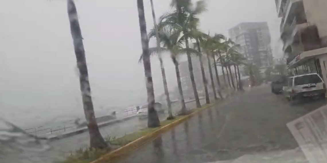 Llegan lluvias de enero a Mazatlán; reportan granizo en algunas zonas