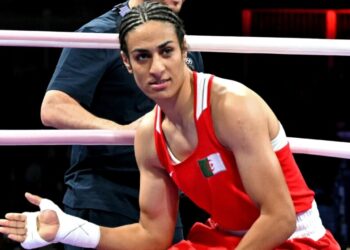 Influencer francés que aseguró que la boxeadora Imane Khelif es “un hombre” enfrentará juicio por ciberacoso