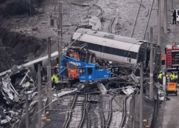 Se elevan a 43 los muertos en el accidente ferroviario en España