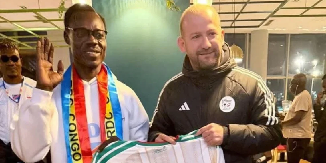 El superaficionado del Congo es homenajeado por la selección de Argelia, que lo reconoce por su icónica pose en la Copa Africana