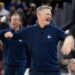 Steve Kerr, entrenador de Warriors, se lanza contra los árbitros y su expulsión es narrada de manera épica por el rapero Snoop Dogg