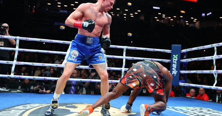 Destrozan al monstruo Subriel Matías; Dalton Smith se coronó monarca del WBC