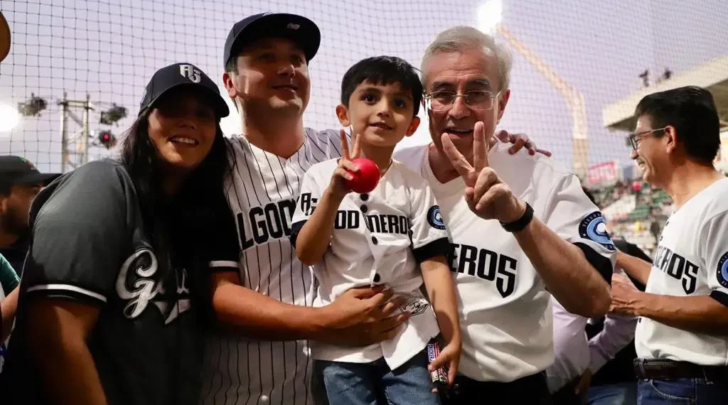 “Demostremos que en Sinaloa se vive el mejor beisbol de la región”: Rocha Moya en Guasave