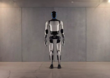 ¿Cuándo podrás comprar Optimus, el robot humanoide de Elon Musk, y cuánto costará?