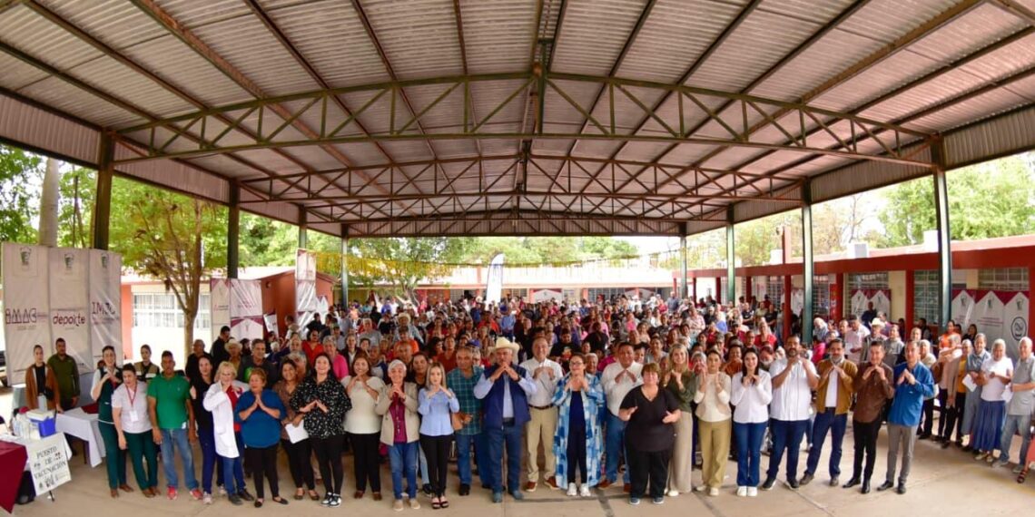 “Compuertas también es la Casa de Todos. Gracias por venir a atendernos hasta nuestra comunidad Sr. Pdte.”: Mary Sánchez.