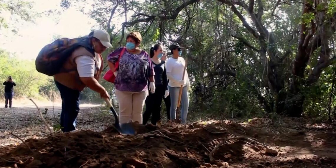 FGR catea sitio en busca de evidencias de los turistas del Estado de México desaparecidos en Mazatlán