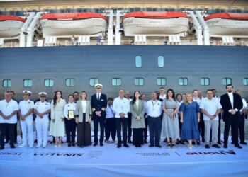 Ahome recibe al crucero Zuiderdam en Topolobampo con bienvenida cultural e intercambio de artesanías