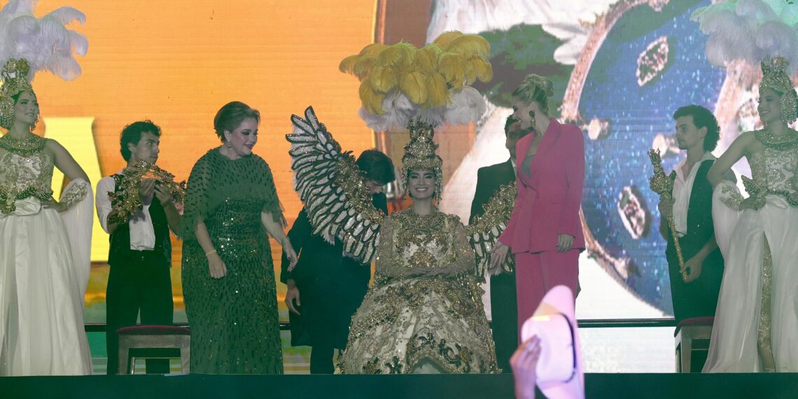 ¡Anahí I es coronada como Reina del Carnaval Internacional de Mazatlán 2026!