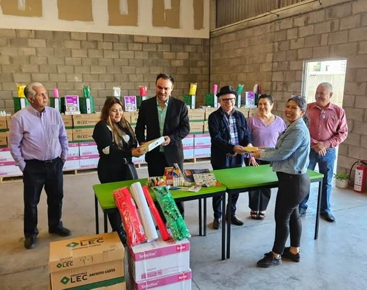 Entregan paquetes escolares para fortalecer la educación indígena en Ahome