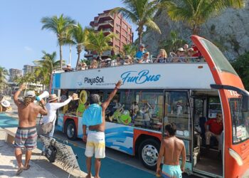 Recibe Mazatlán a más de 3,900 cruceristas en el último día de Carnaval