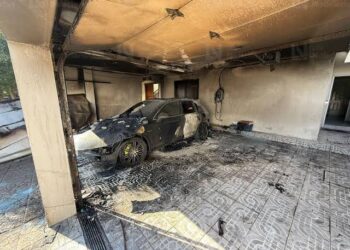 Incendian vehículo para vandalizar una vivienda de la colonia Chapultepec en Culiacán