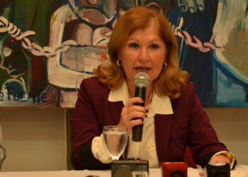 Alicia Duarte es atacada a balazos; Su hijo perdió la vida.