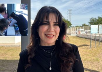 Arriba Nadia Lizeth Orrantia Urías al Centro de Salud Urbano de Los Mochis
