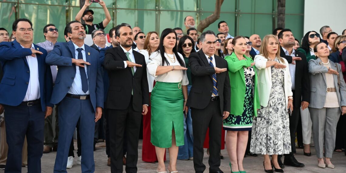 ¡Identidad y compromiso social! Encabeza el Rector Jesús Madueña Molina honores en el Día de la Bandera, reafirmando valores cívicos y educativos