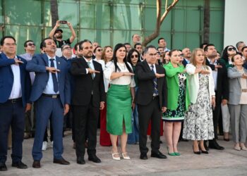¡Identidad y compromiso social! Encabeza el Rector Jesús Madueña Molina honores en el Día de la Bandera, reafirmando valores cívicos y educativos